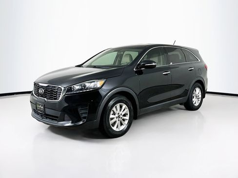 Used 2019 Kia Sorento LX image 3