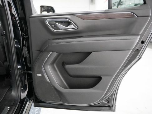 Used 2022 Chevrolet Tahoe Z71 w/ Z71 Off-Road Package AWD/4WD image 39
