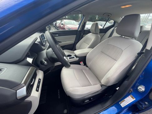 Used 2025 Nissan Altima 2.5 SV image 36