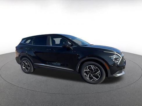 Used 2025 Kia Sportage LX image 2