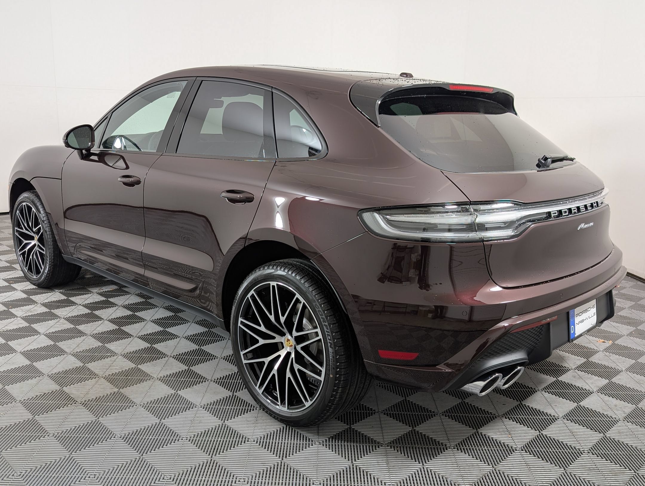 Certified 2026 Porsche Macan AWD/4WD image 3