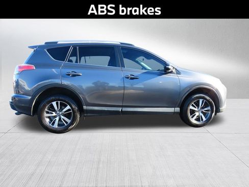 Used 2018 Toyota RAV4 XLE image 9