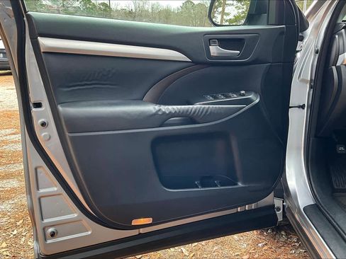 Used 2015 Toyota Highlander XLE image 21