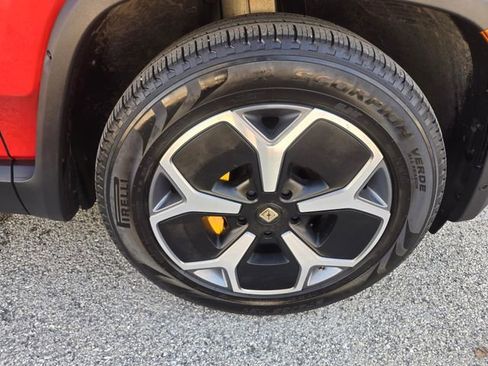 Used 2022 Rivian R1T Adventure image 3