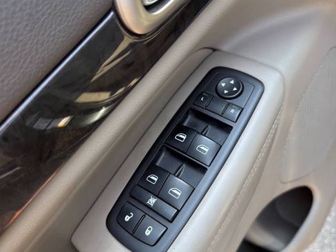 Used 2011 Jeep Grand Cherokee Laredo w/ Security & Convenience Group AWD/4WD image 18