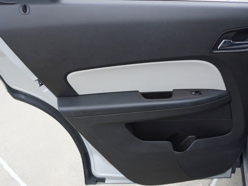 Used 2015 Chevrolet Equinox LT w/ Driver Convenience Package image 29