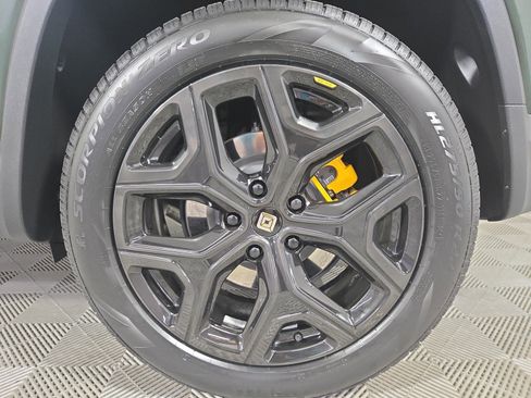 Used 2023 Rivian R1S Adventure image 10