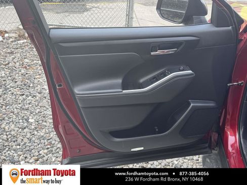 Used 2022 Toyota Highlander XSE image 15