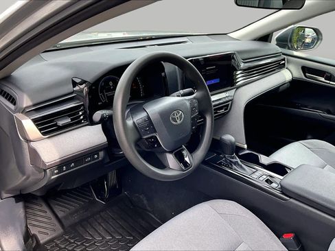 Used 2025 Toyota Camry LE AWD/4WD image 16
