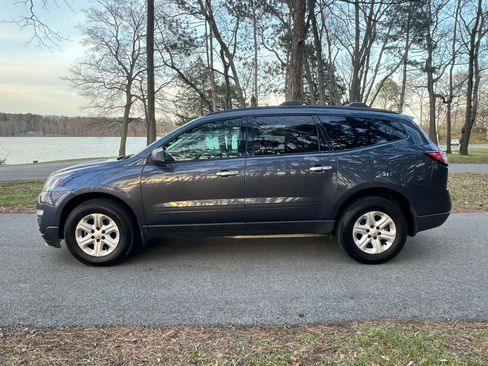 Used 2013 Chevrolet Traverse LS image 1