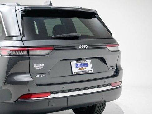 Used 2024 Jeep Grand Cherokee Limited image 4