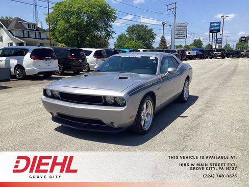 Used 2011 Dodge Challenger R/T RWD image 3