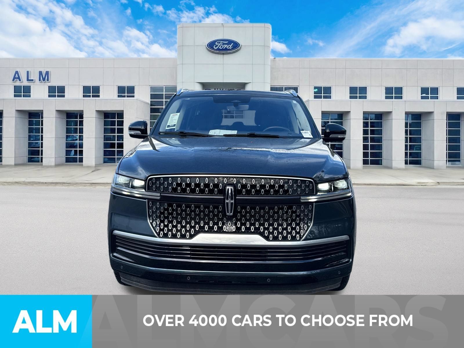 Used 2025 Lincoln Navigator L Reserve AWD/4WD image 2