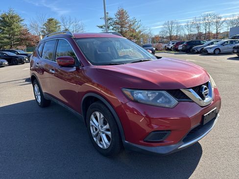 Used 2016 Nissan Rogue SV w/ SV Premium Package image 3