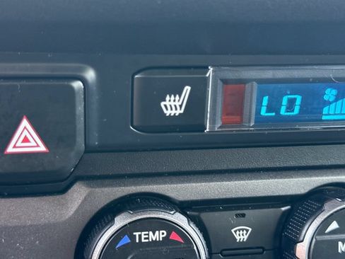 Used 2019 Toyota Tacoma TRD Off-Road w/ TRD Premium Off Road Package AWD/4WD image 33