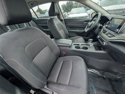 Used 2025 Nissan Altima 2.5 SV FWD image 11