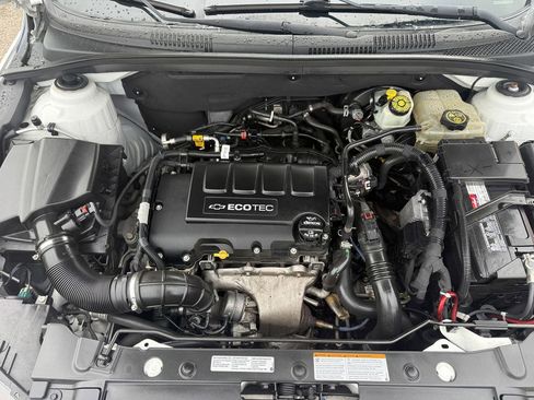 Used 2015 Chevrolet Cruze LT FWD image 21