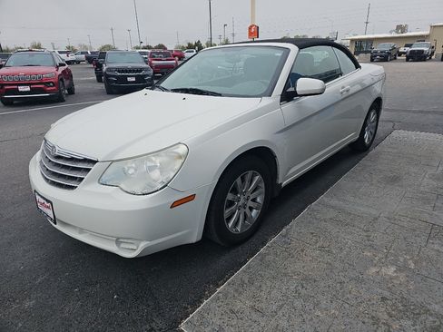 Used 2010 Chrysler Sebring Touring FWD image 7