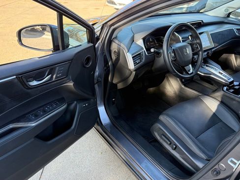 Used 2018 Honda Clarity Touring image 10