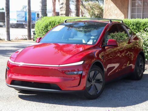 Used 2026 Tesla Model Y Long Range RWD image 4