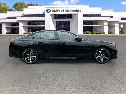 Used 2027 BMW 550e xDrive w/ Executive Package AWD/4WD image 8