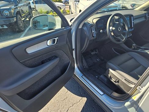 Used 2025 Volvo XC40 B5 Core w/ Protection Package Premier AWD/4WD image 10