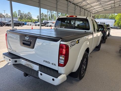 Used 2017 Nissan Frontier PRO-4X w/ Pro-4x Graphics Package image 3