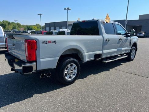 Used 2025 Ford F250 XLT AWD/4WD image 7