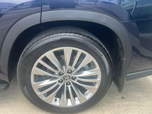 Used 2025 Toyota Highlander Platinum AWD/4WD image 20