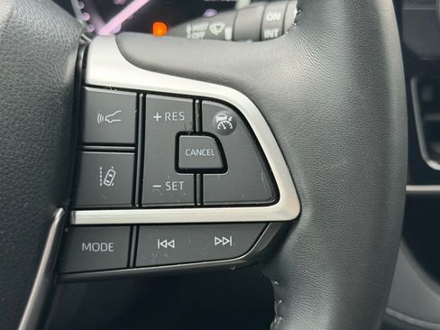 Used 2023 Toyota Highlander LE image 28