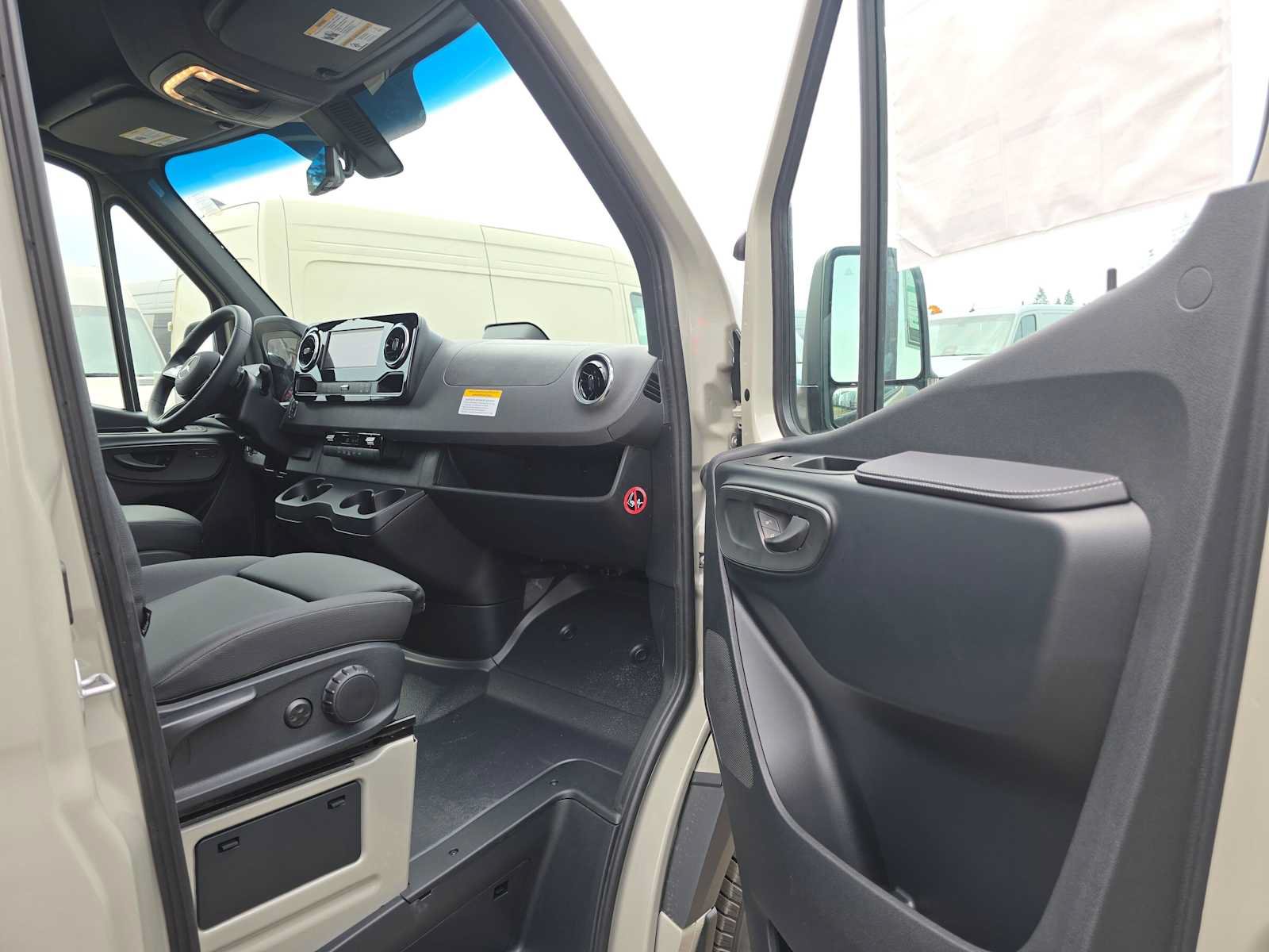 Used 2026 Mercedes-Benz Sprinter 2500 image 10
