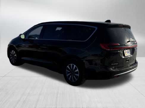 Used 2024 Chrysler Pacifica Select image 5