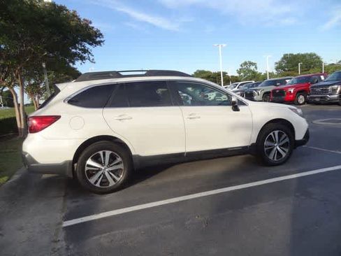 Used 2019 Subaru Outback 2.5i Limited AWD/4WD image 6