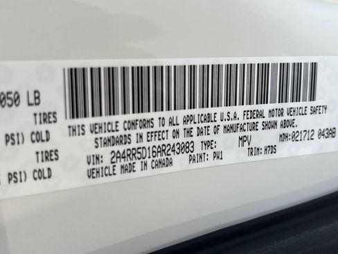 Used 2010 Chrysler Town & Country Touring FWD image 20