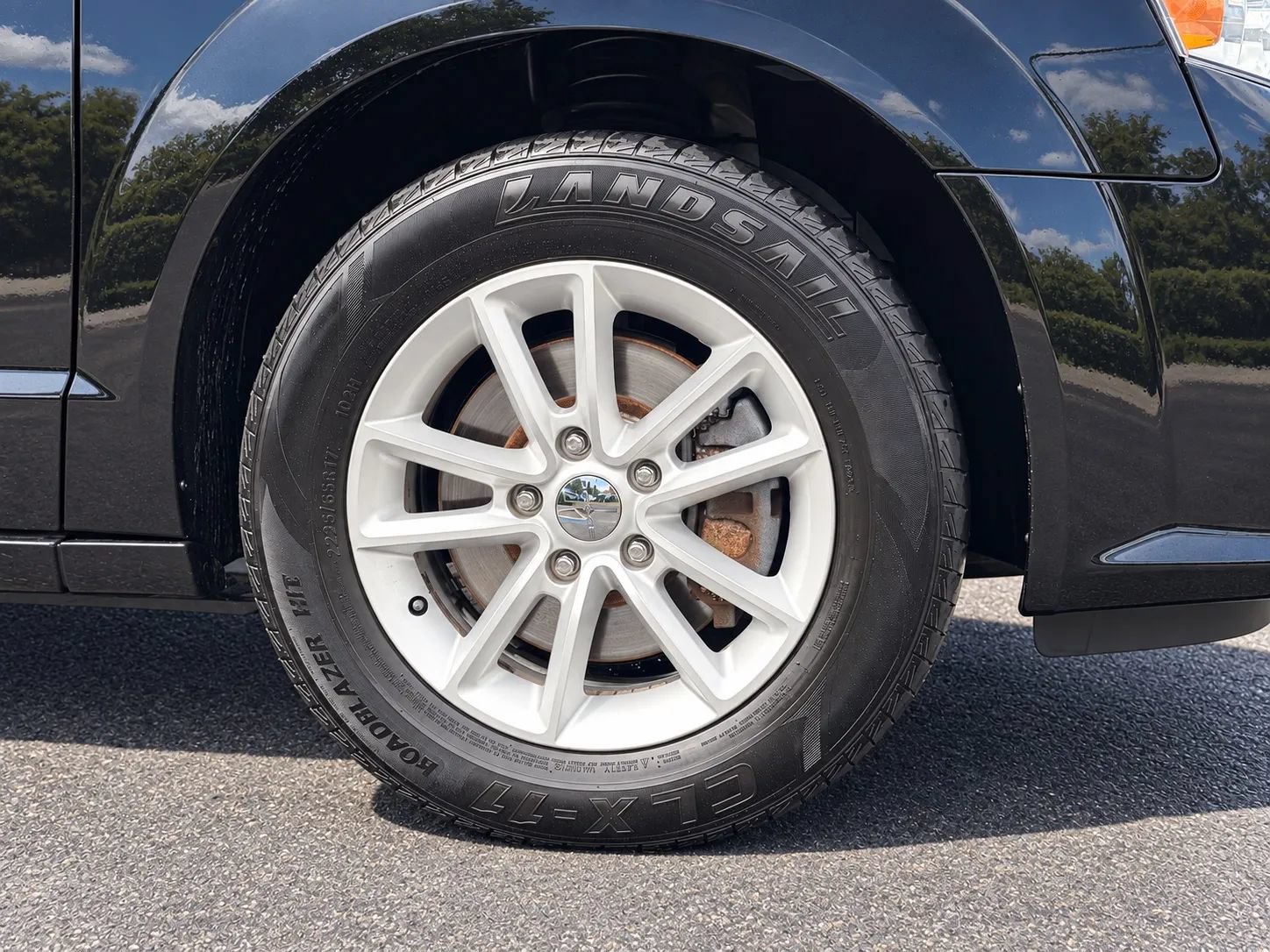 Used 2019 Dodge Grand Caravan SXT FWD image 2