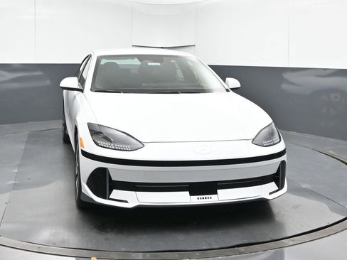 New 2025 Hyundai Ioniq 6 SE image 8