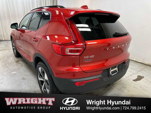 Used 2023 Volvo XC40 B5 Plus w/ Driver Assist Package image 4