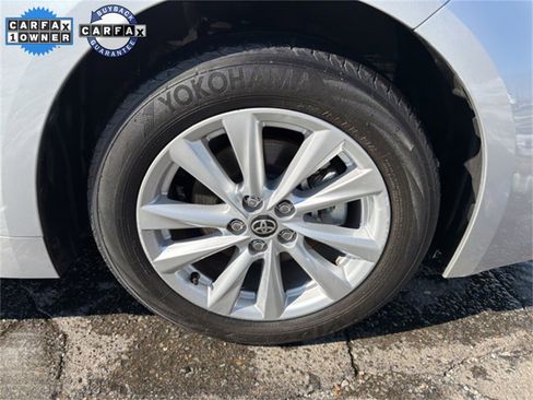 Used 2024 Toyota Corolla SE w/ SE Package image 9
