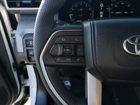 Used 2025 Toyota Tacoma Trailhunter image 17