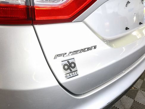 Used 2014 Ford Fusion SE w/ Equipment Group 202A FWD image 9