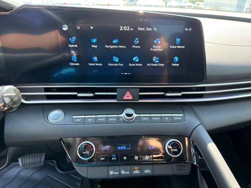 Used 2024 Hyundai Elantra Blue FWD image 22