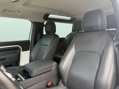 Used 2023 Land Rover Defender 90 S image 29