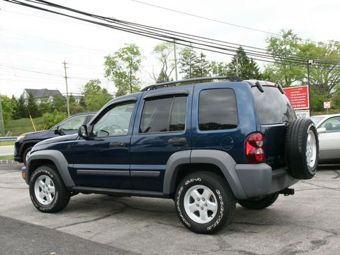 Used 2005 Jeep Liberty Sport AWD/4WD image 6