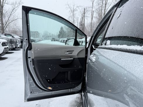 Used 2022 Toyota Sienna XLE image 25