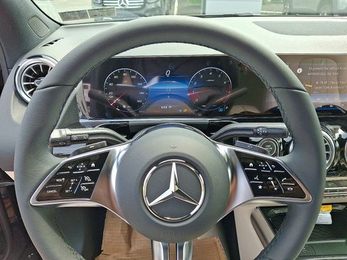 New 2025 Mercedes-Benz GLA 250 4MATIC image 18