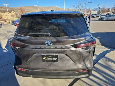 Used 2023 Toyota Sienna LE image 5