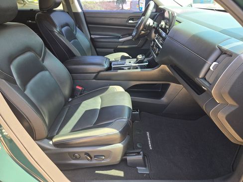 Certified 2024 Nissan Pathfinder SL FWD image 28