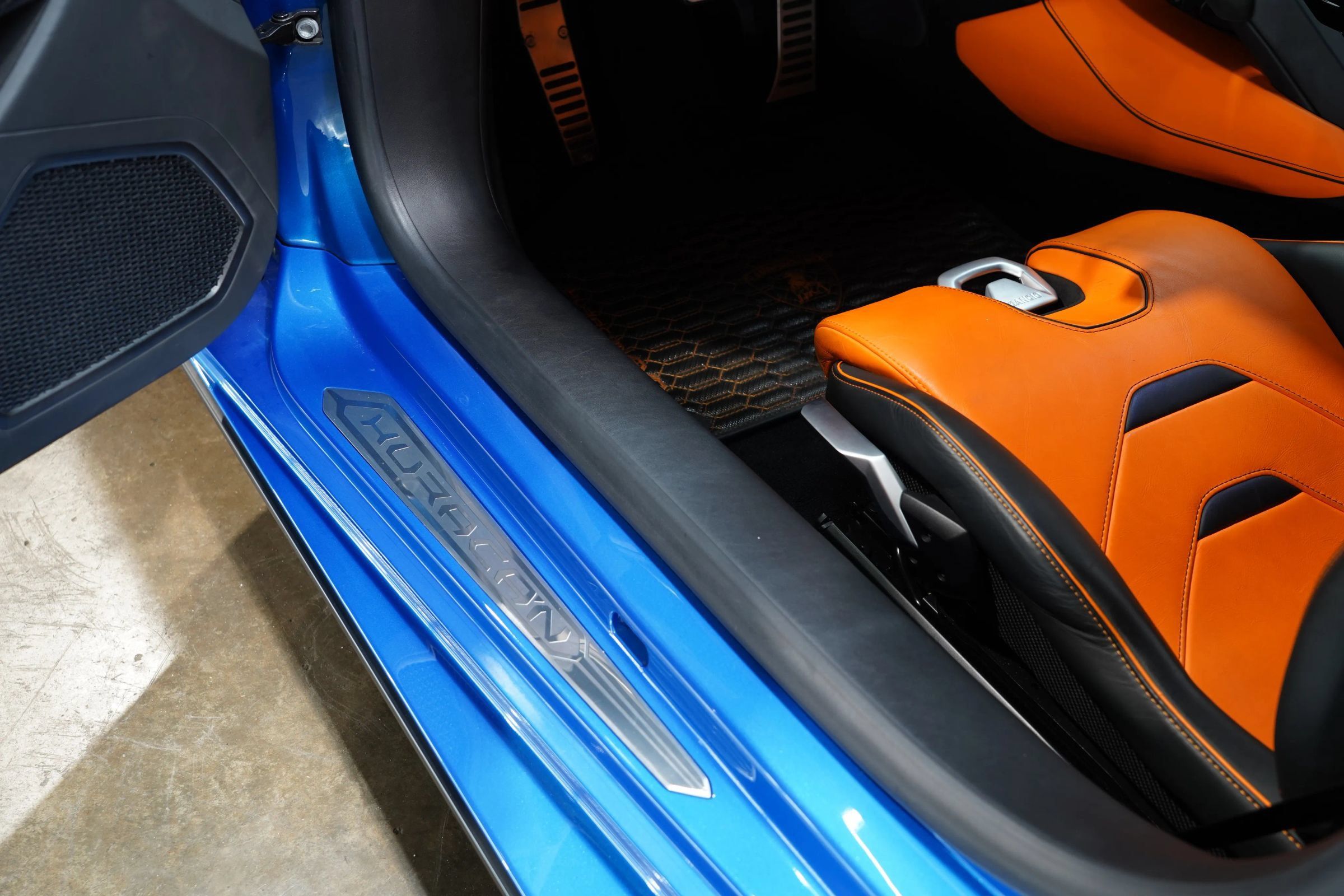 Used 2020 Lamborghini Huracan EVO RWD image 43