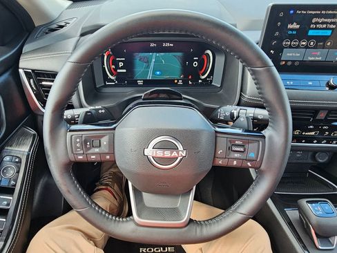 Used 2025 Nissan Rogue SL w/ Tech Package image 25