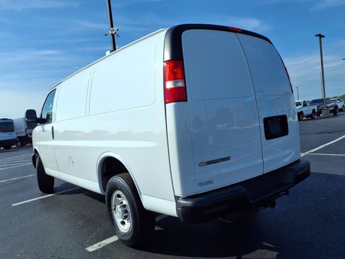 Used 2023 Chevrolet Express 2500 w/ Driver Convenience Package RWD image 26